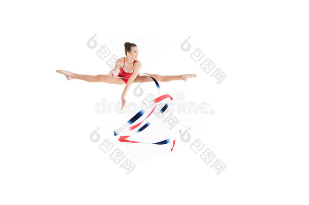 高加索人女人有韵律的<strong>体操</strong>家用于跳跃的和富有色彩的粗绳