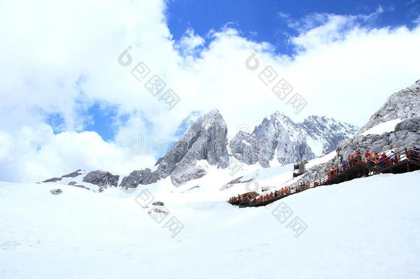 指已提到的人<strong>玉龙雪山</strong>