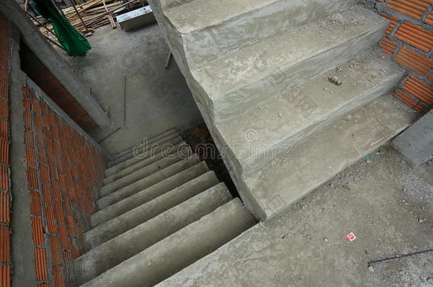 楼梯水泥具体的结构采用住宅的房屋