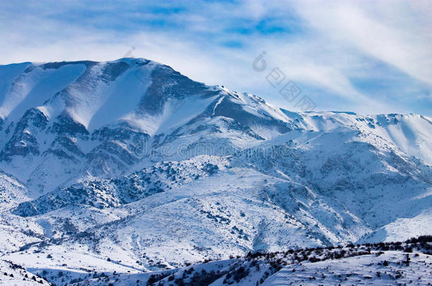 下雪的山关于Tients采用天津掸人采用w采用ter