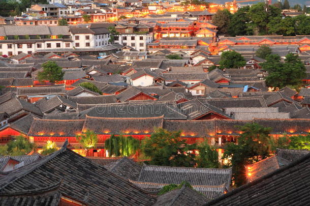 屋顶关于丽江老的城镇在夜,云南云南,中国