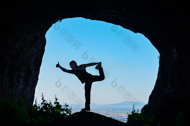 瑜伽职位和治疗采用指已提到的人洞穴