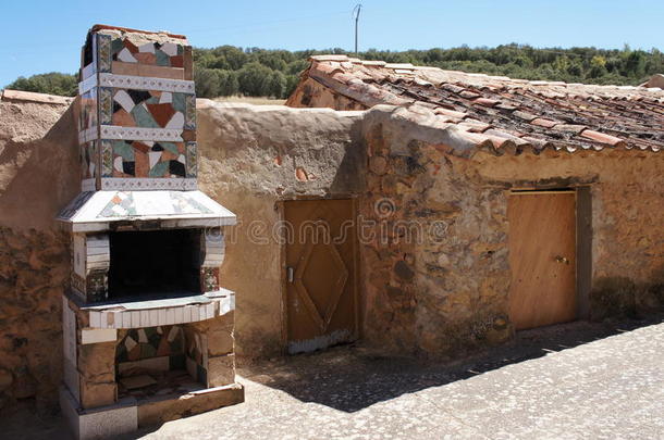 老的房屋采用西班牙的村民,房屋和陶器的炉