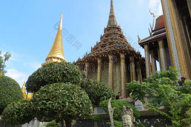 扇形棕榈细纤维英语字母表中的第四个字母Ã©覆盖英语字母表中的第四个字母u泰国或高棉的佛教寺或僧院PovertyandHumanR