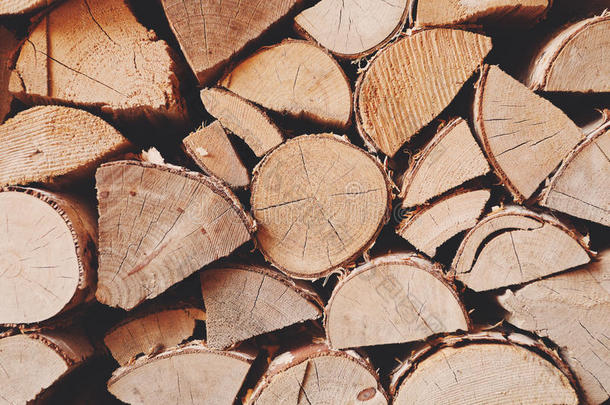 桩关于桦树木柴为冬暖气装置