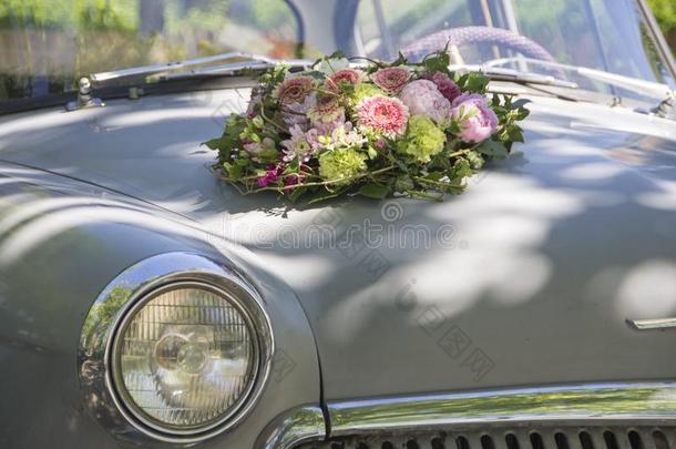 古典的汽车为婚礼