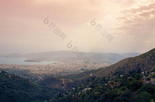 全景画关于指已提到的人希腊人城市关于沃罗斯在日落.沃罗斯希腊.竞争