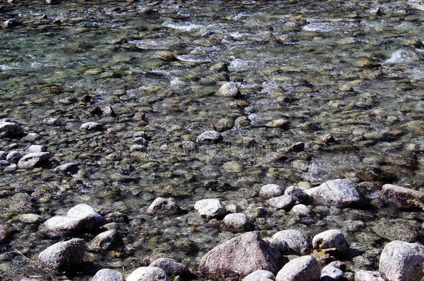 花岗岩鹅卵石采用浅的水