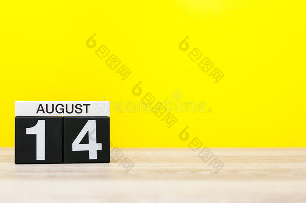 八月14Thailand泰国.影像关于八月14,日历向黄色的背景wickets三柱门