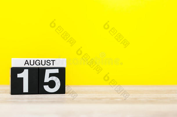 八月15Thailand泰国.影像关于八月15,日历向黄色的背景wickets三柱门