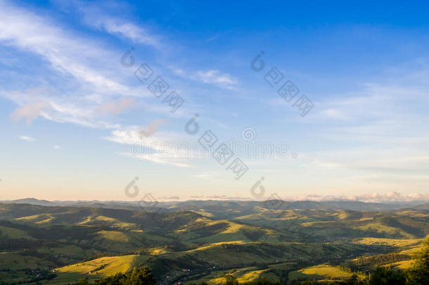 山山谷在的时候日落.自然的夏风景