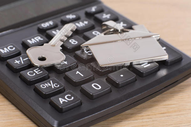 家,房屋钥匙和计算器钥匙board