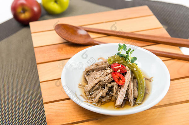 朝鲜人食物,张卓琳,牛肉喝醉的下采用大豆调味汁.