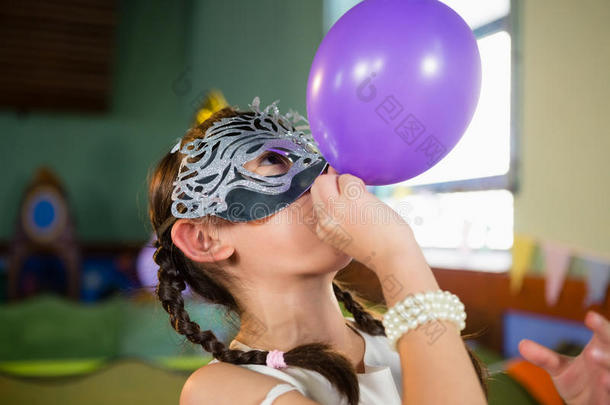 值得崇拜的女孩<strong>吹风</strong>气球在的时候生日社交聚会