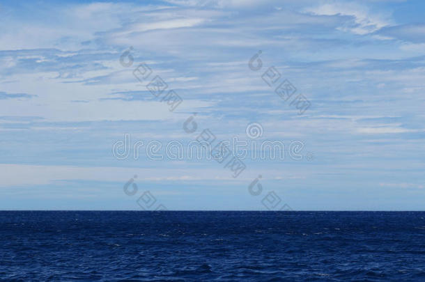 深的蓝色海和蓝色天和云茶道isl和新滹