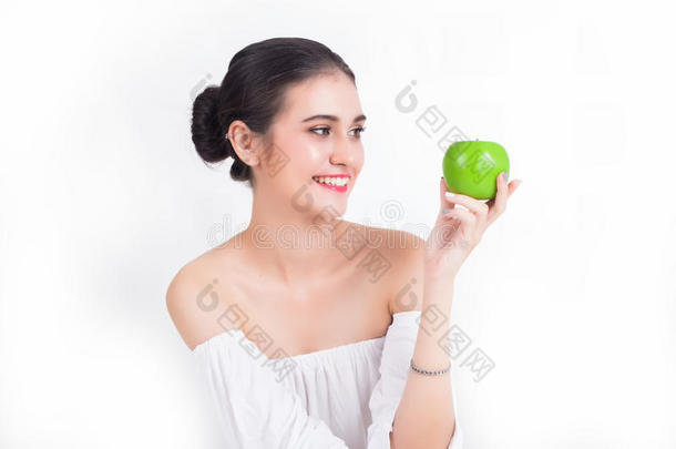 美丽的女孩有样子的在绿色的苹果健康状况和健康状况y观念