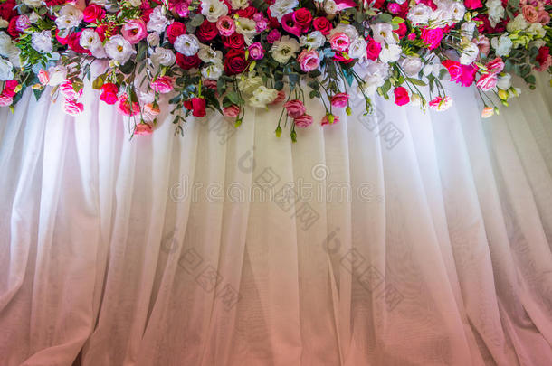 婚礼装饰和新鲜的花