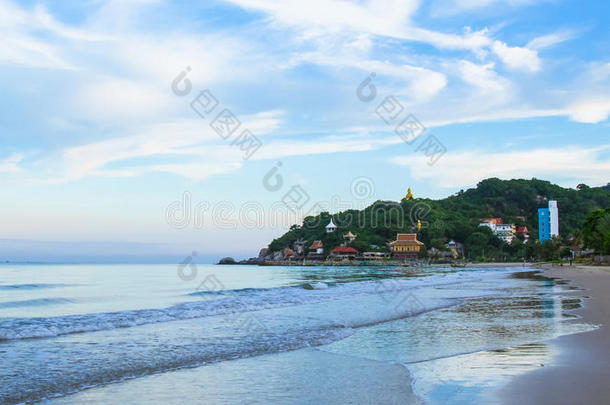 旅行向孝道。海滩和泰国或高棉的佛教寺或僧院孝道。.