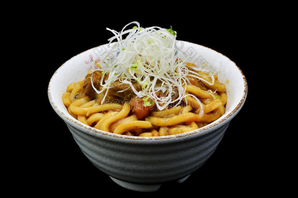 咖喱食品乌冬面或日本人面条和咖喱食品采用碗.日本人传统