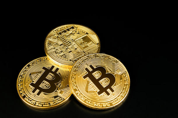 金色的点对点基于网络的匿名数字货币向黑的背景.点对点基于网络的匿名数字货币加密货币.