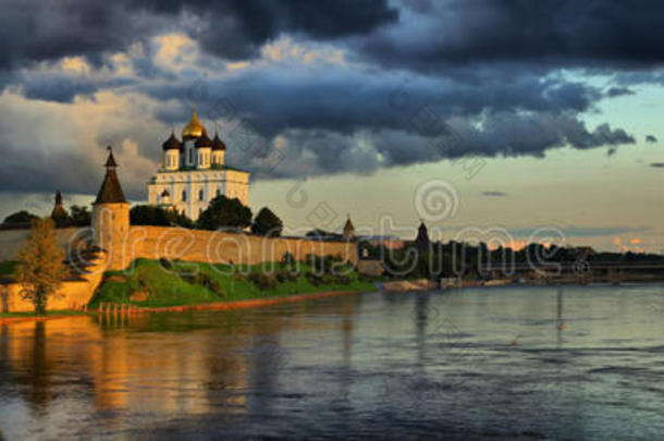 全景画关于指已提到的人普斯科夫城堡和三人小组Ca指已提到的人dral