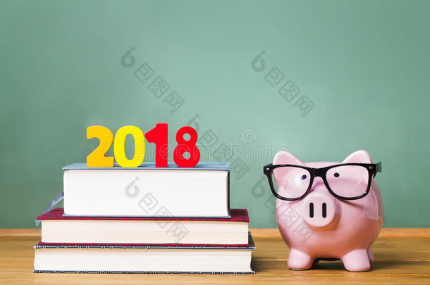 班关于2018<strong>主题</strong>和教科书和小猪<strong>银行</strong>