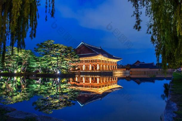 景福宫宫在夜采用朝鲜.