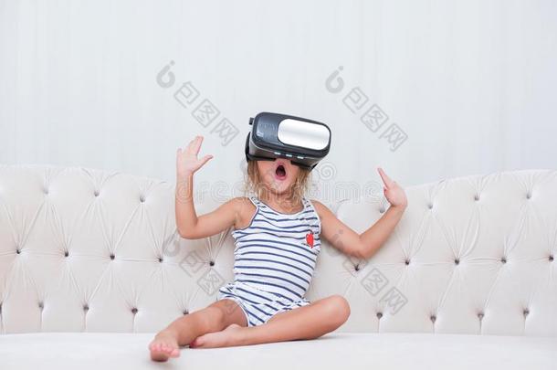 小孩女孩守望者VirtualReality虚拟现实