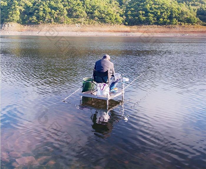 湖心垂钓运动海报