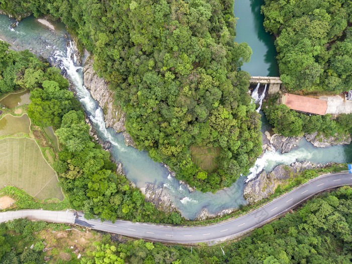 俯拍山谷溪流公路自然风景