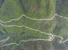 蜿蜒险峻盘山公路航拍摄影图