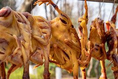 冬天烟熏鸡肉鸭肉美食摄影图