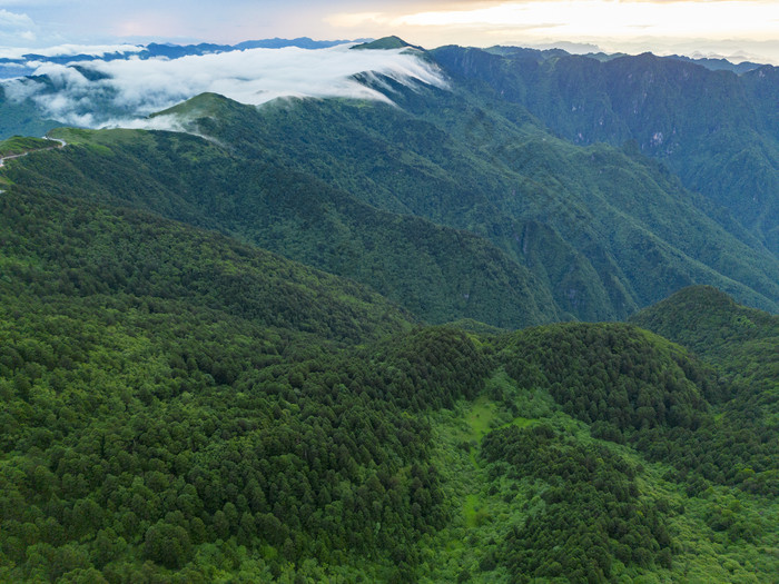 高山云海日落晚霞航拍摄影图