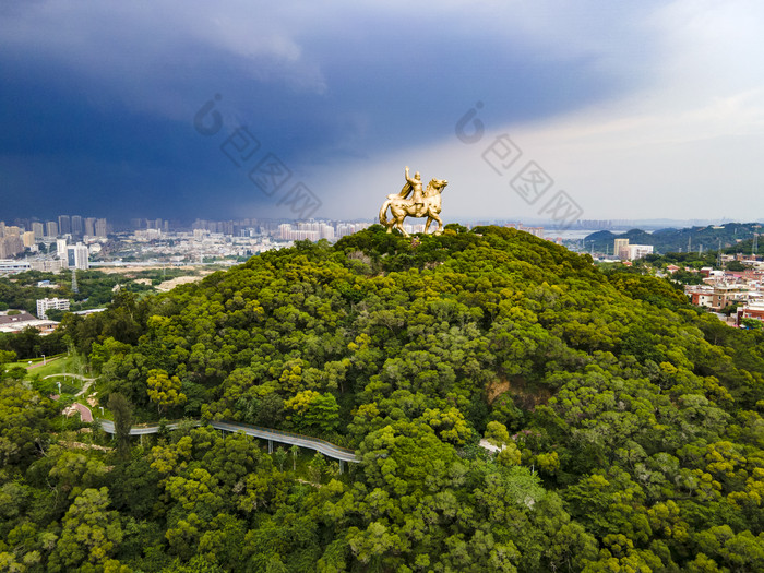 福建泉州地标郑成功雕像航拍摄影图