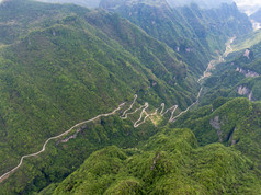 蜿蜒险峻盘山公路航拍摄影图