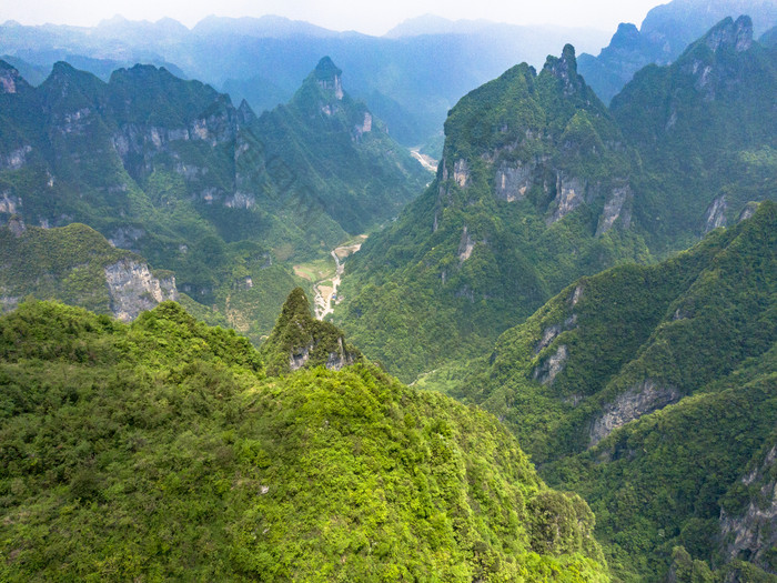 祖国壮丽山河湖南张家界奇山