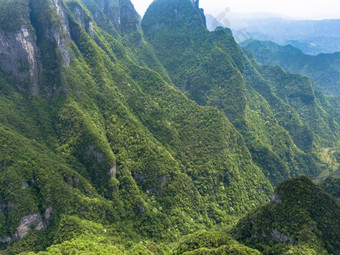 祖国壮丽<strong>山河</strong>湖南张家界奇山