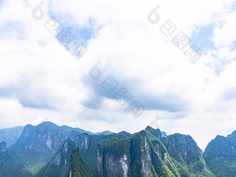 祖国壮丽山河湖南张家界奇山