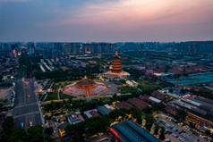 广西桂林日月双塔夜景灯光航拍摄影图