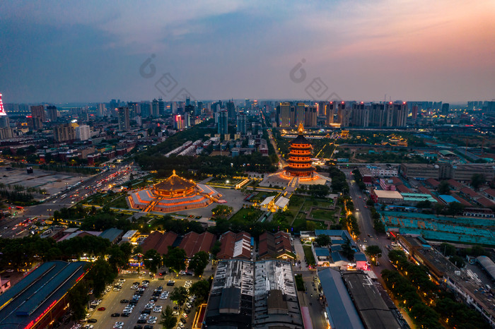 广西桂林日月双塔夜景灯光航拍摄影图