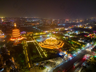 广西桂林日月双塔夜景灯光航拍摄影图