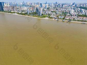 湖北武汉长江边高楼建筑航拍摄影图图片