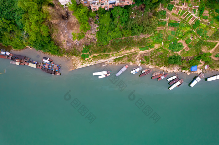 江边渔船自然风景航拍摄影图
