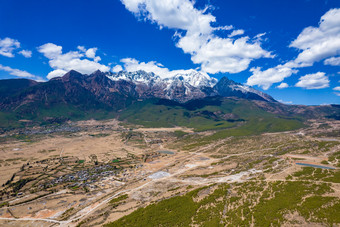 云南丽江玉龙雪<strong>山山</strong>脚风景<strong>航拍摄影</strong>图