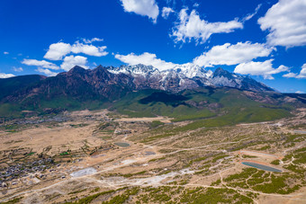 云南丽江<strong>玉龙雪山</strong>山脚风景航拍摄影图