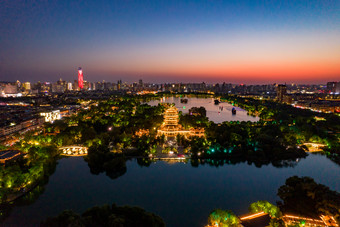 济南大明湖超然楼夜景航拍摄影图