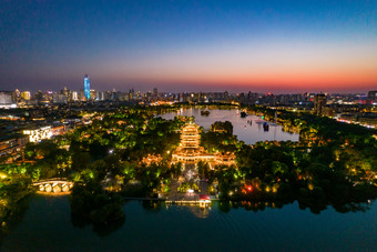 济南大明湖超然楼夜景航拍摄影图