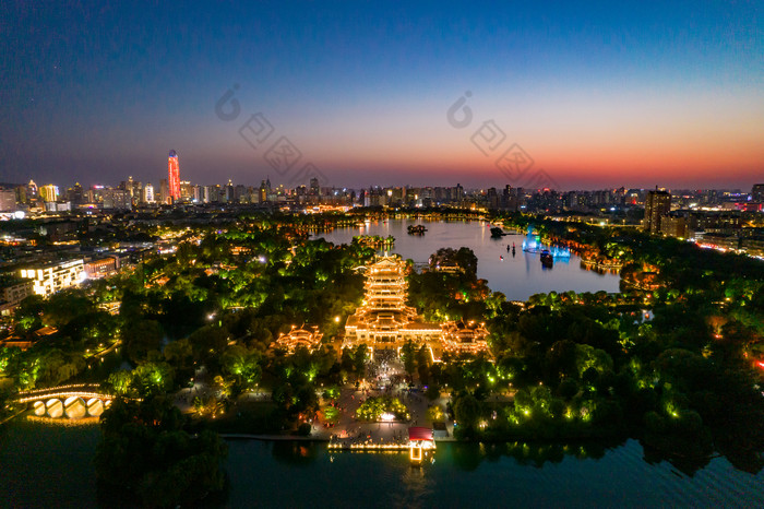 济南大明湖超然楼夜景航拍摄影图