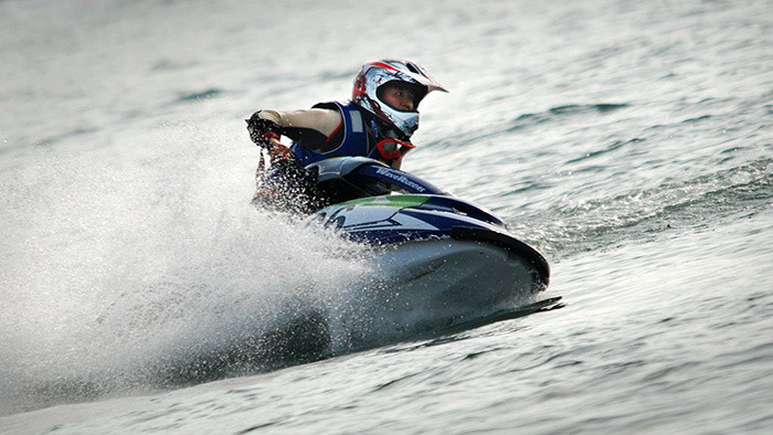 摩托艇维持恒定的速度音效