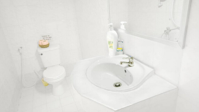 浴室打扫卫生的声音